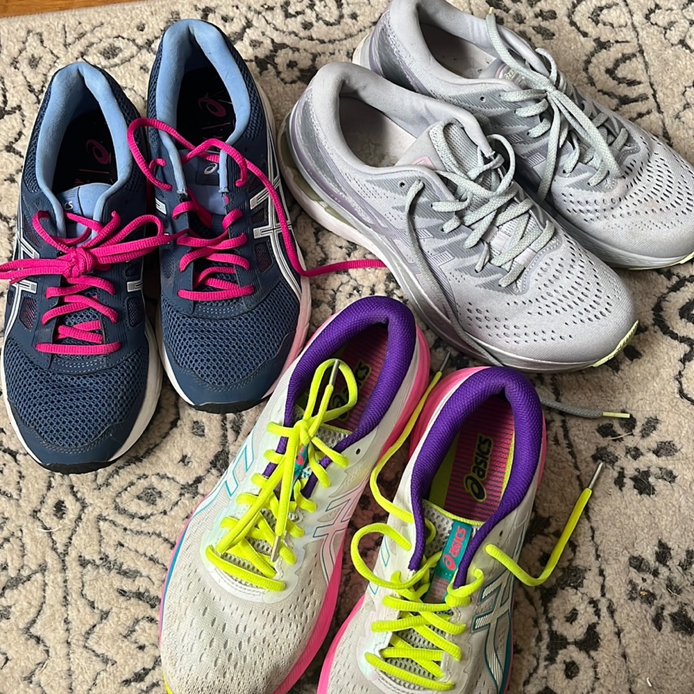 ASICS walking shoes bundle